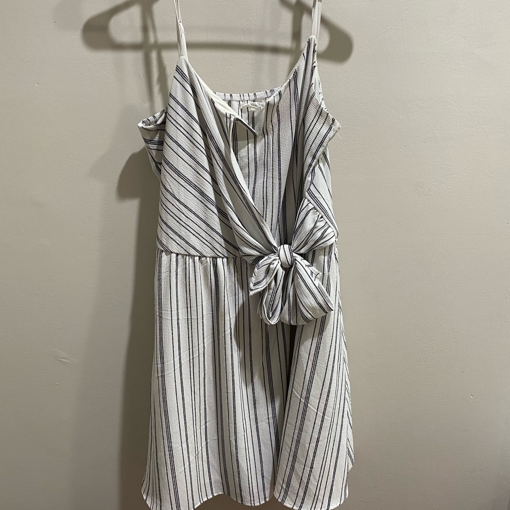Short vertical stripe dress with bow
